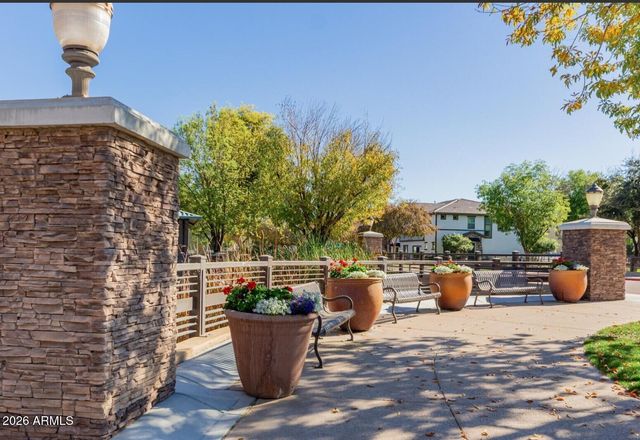 1821 E BERNIE Lane 103, Gilbert, AZ 85295