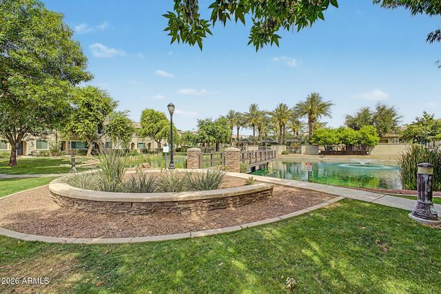 1821 E BERNIE Lane 103, Gilbert, AZ 85295