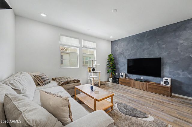 1821 E BERNIE Lane 103, Gilbert, AZ 85295