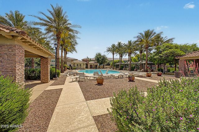 1821 E BERNIE Lane 103, Gilbert, AZ 85295