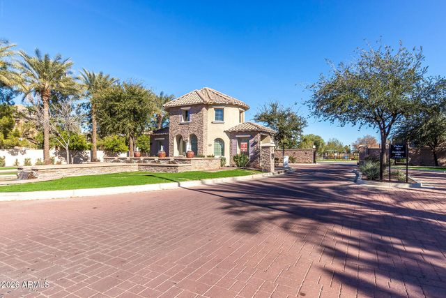 1821 E BERNIE Lane 103, Gilbert, AZ 85295