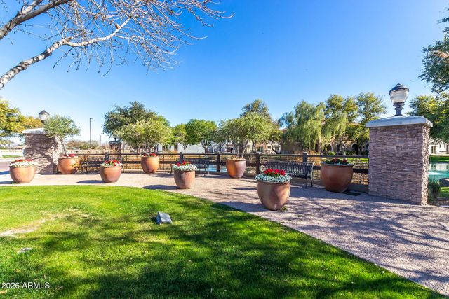 1821 E BERNIE Lane 103, Gilbert, AZ 85295