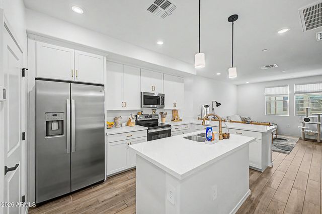 1821 E BERNIE Lane 103, Gilbert, AZ 85295