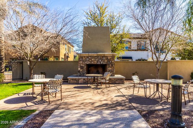 1821 E BERNIE Lane 103, Gilbert, AZ 85295