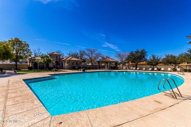 1821 E BERNIE Lane 103, Gilbert, AZ 85295
