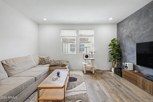 1821 E BERNIE Lane 103, Gilbert, AZ 85295
