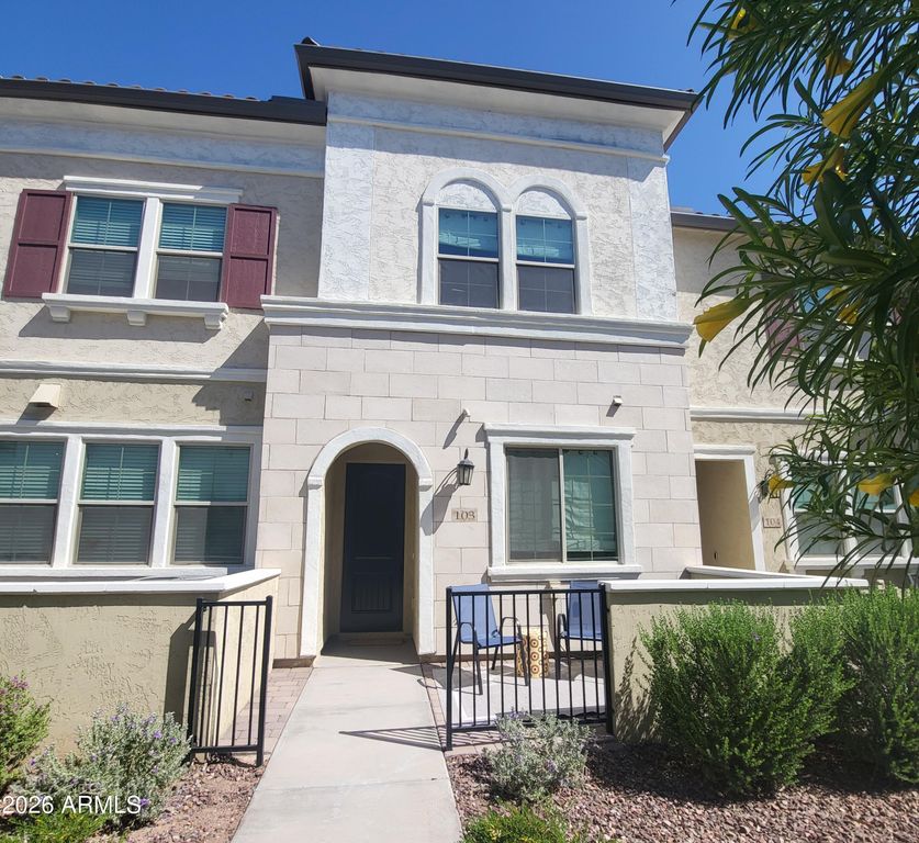 1821 E BERNIE Lane 103, Gilbert, AZ 85295