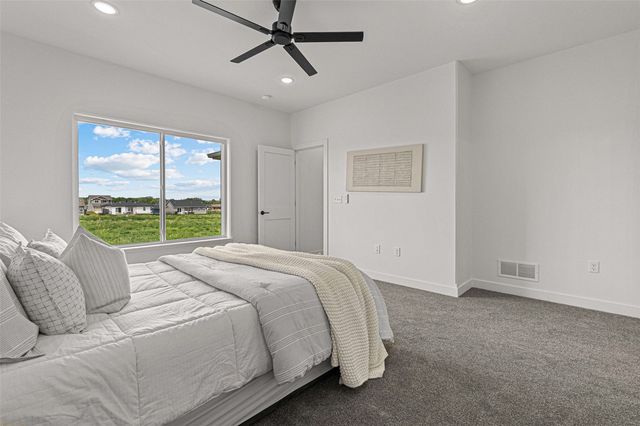 801 Crestview Drive, Solon, IA 52333