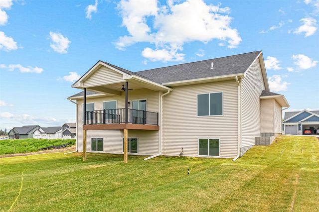 801 Crestview Drive, Solon, IA 52333