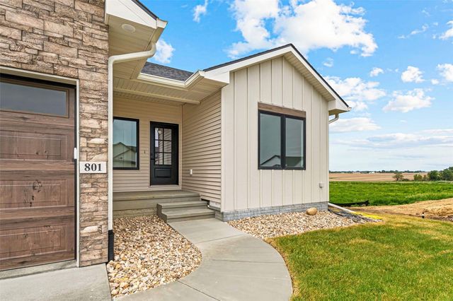 801 Crestview Drive, Solon, IA 52333