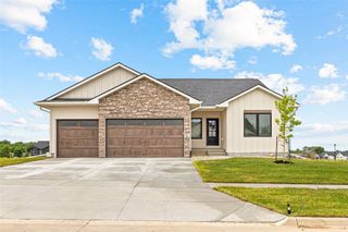 801 Crestview Drive, Solon, IA 52333