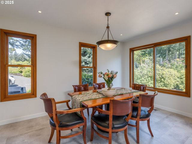 12720 S CARUS Rd, Oregon City, OR 97045