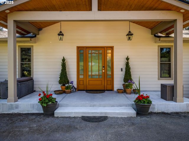 12720 S CARUS Rd, Oregon City, OR 97045