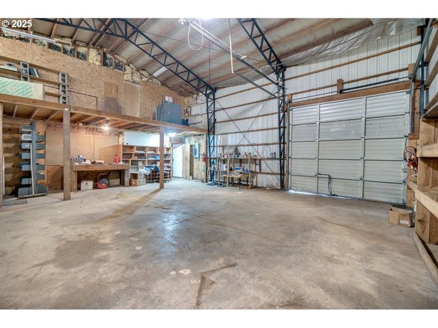 12720 S CARUS Rd, Oregon City, OR 97045