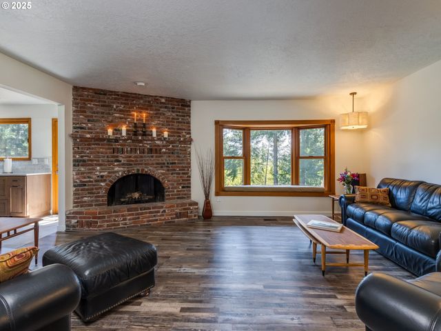 12720 S CARUS Rd, Oregon City, OR 97045