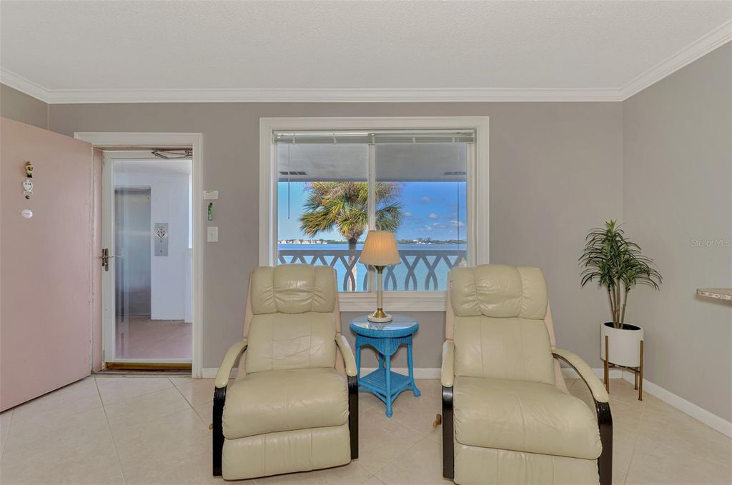 Image 11 of property listing at 763 JOHN RINGLING BOULEVARD 34, Sarasota, FL 34236