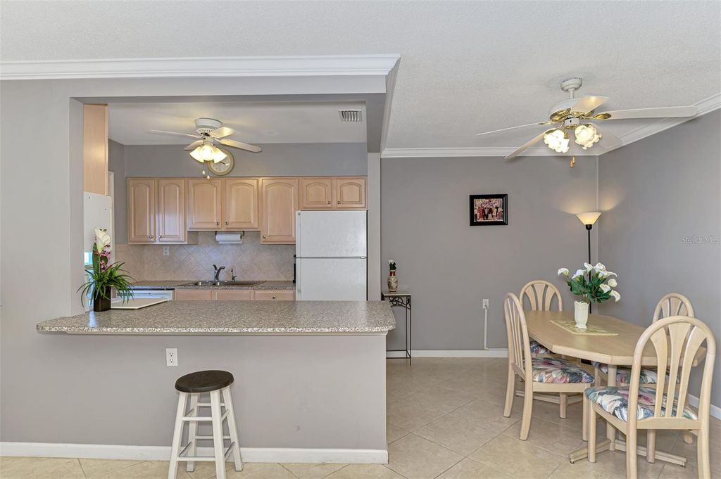 Image 14 of property listing at 763 JOHN RINGLING BOULEVARD 34, Sarasota, FL 34236