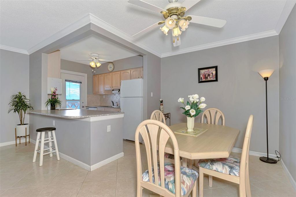 Image 16 of property listing at 763 JOHN RINGLING BOULEVARD 34, Sarasota, FL 34236