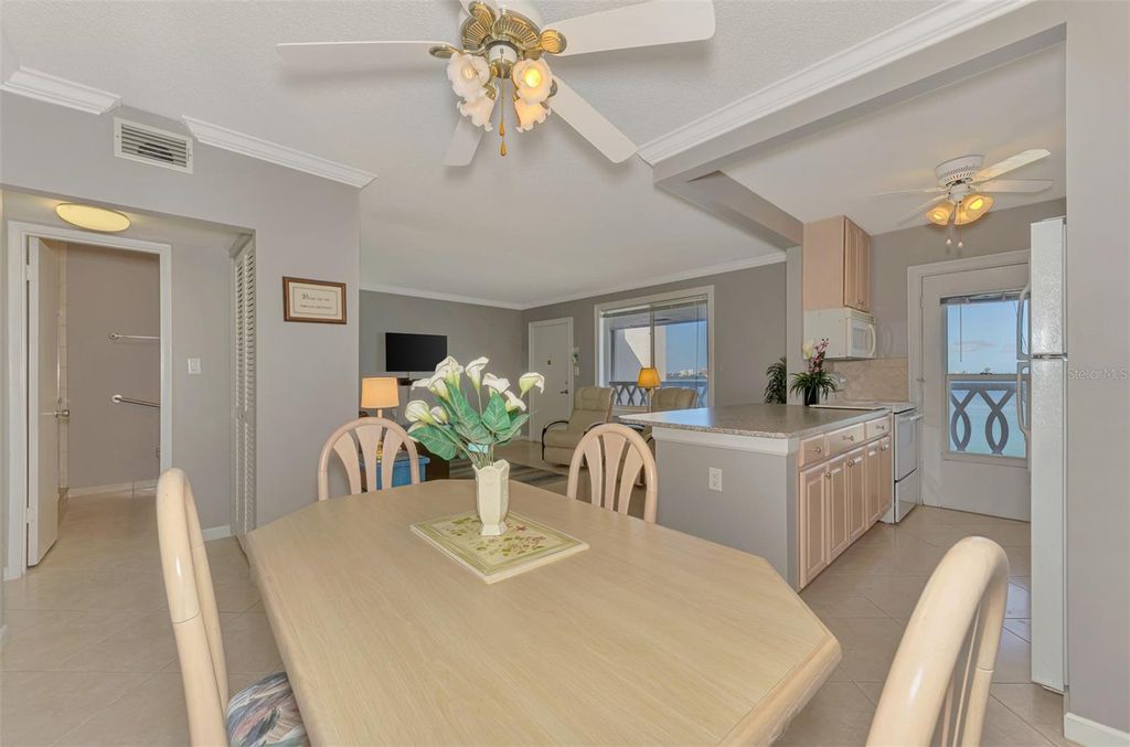 Image 18 of property listing at 763 JOHN RINGLING BOULEVARD 34, Sarasota, FL 34236