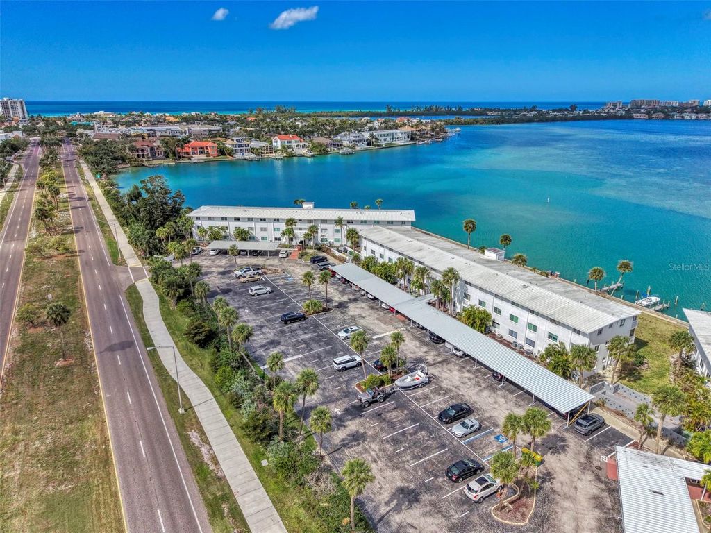 Image 3 of property listing at 763 JOHN RINGLING BOULEVARD 34, Sarasota, FL 34236