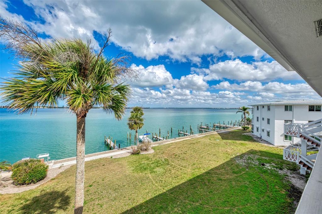 Image 39 of property listing at 763 JOHN RINGLING BOULEVARD 34, Sarasota, FL 34236