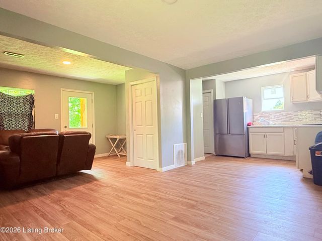 13900 S Lyons Ave, Louisville, KY 40272