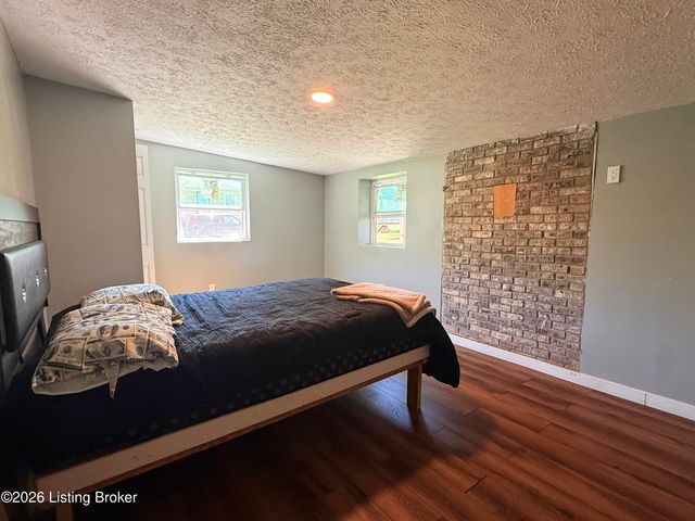 13900 S Lyons Ave, Louisville, KY 40272