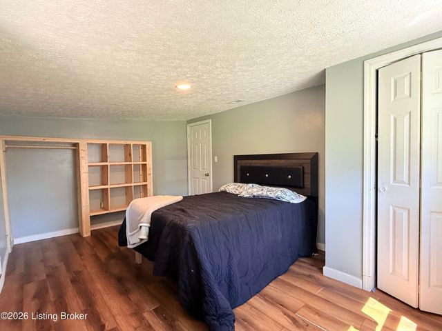 13900 S Lyons Ave, Louisville, KY 40272
