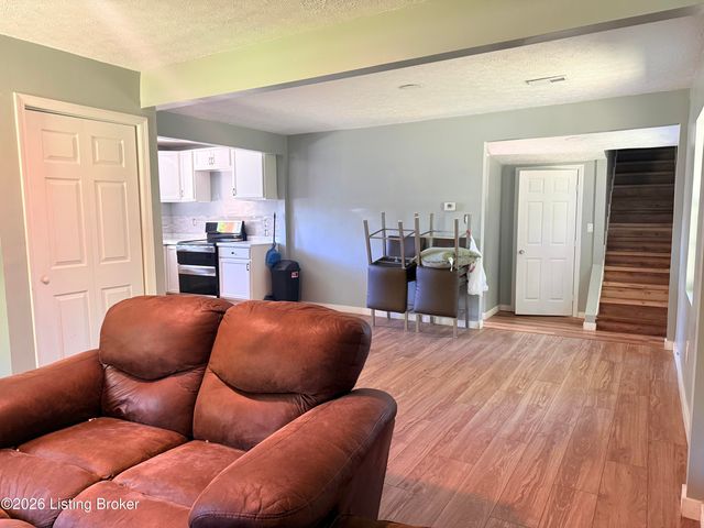 13900 S Lyons Ave, Louisville, KY 40272