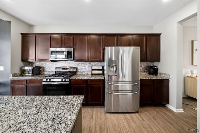 4815 Lepinske Farm Place, Clay, NY 13041