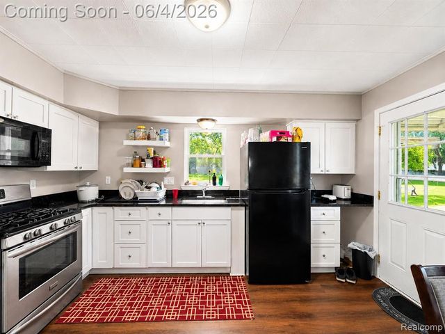 24895 Marigold Avenue, Warren, MI 48089