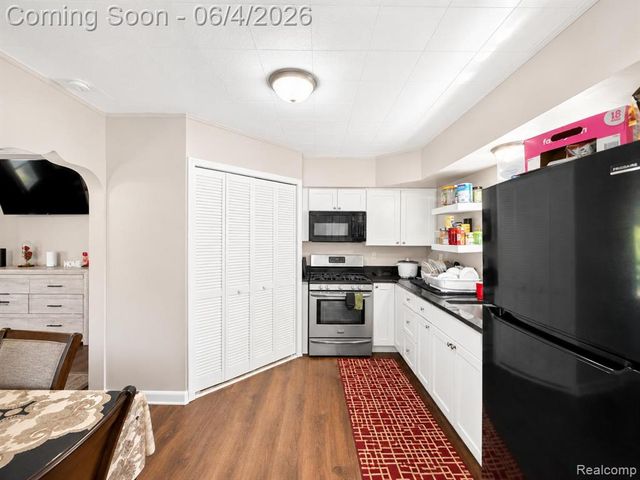 24895 Marigold Avenue, Warren, MI 48089