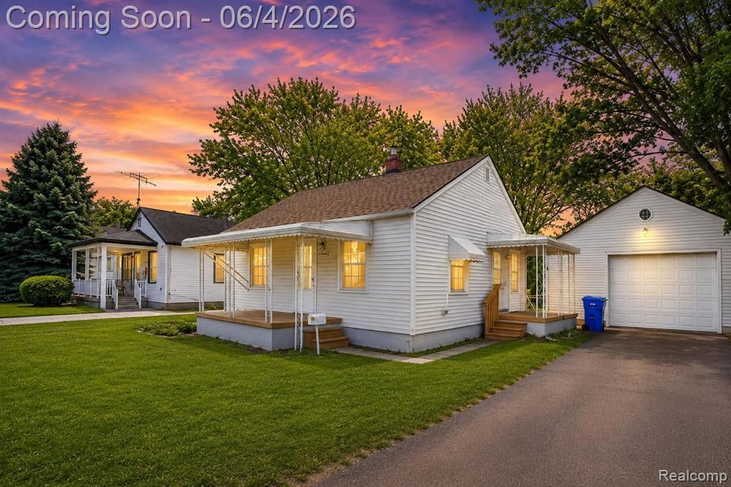 24895 Marigold Avenue, Warren, MI 48089