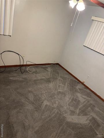 21350 Kipling Street, Oak Park, MI 48237