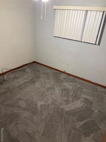 21350 Kipling Street, Oak Park, MI 48237