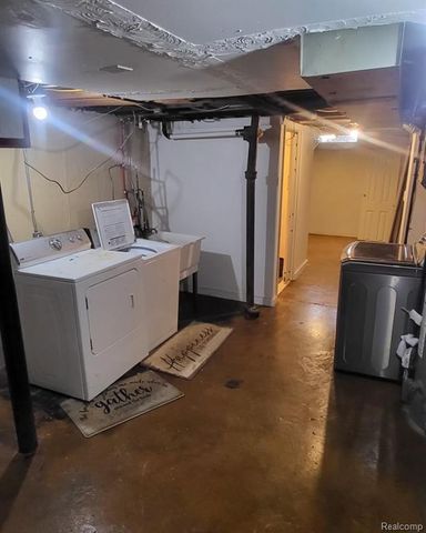 21350 Kipling Street, Oak Park, MI 48237