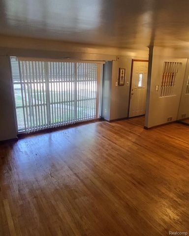 21350 Kipling Street, Oak Park, MI 48237