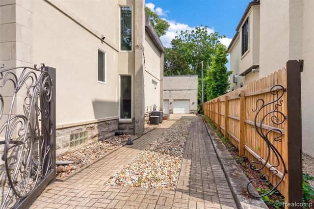 750 Hazelwood Street, Birmingham, MI 48009
