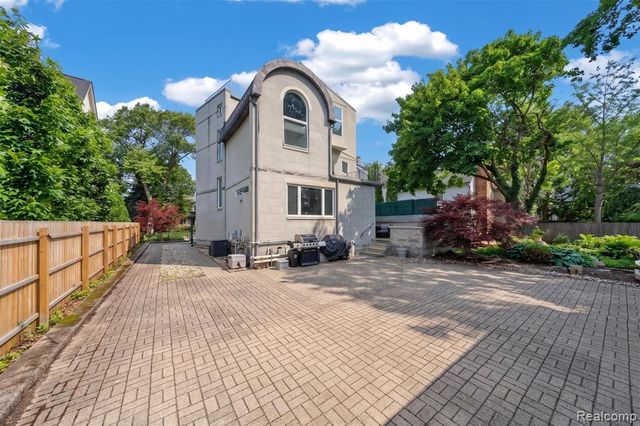 750 Hazelwood Street, Birmingham, MI 48009