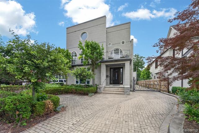 750 Hazelwood Street, Birmingham, MI 48009