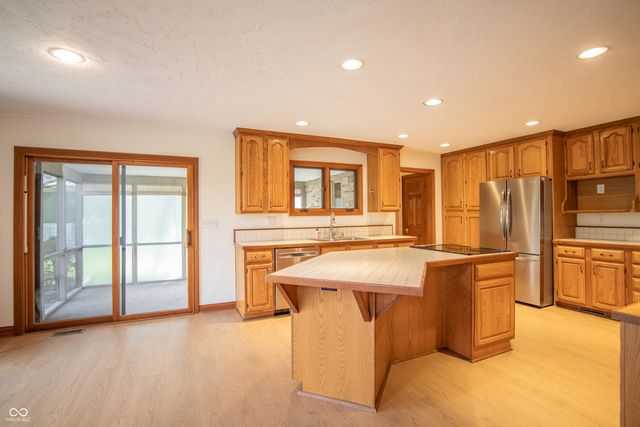 7204 Oak Cove Lane, Noblesville, IN 46062
