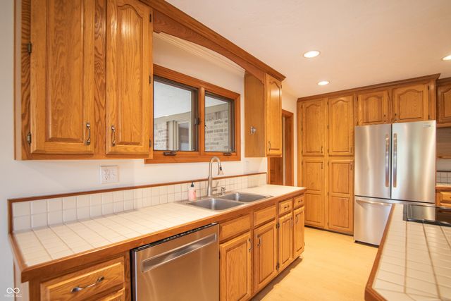 7204 Oak Cove Lane, Noblesville, IN 46062
