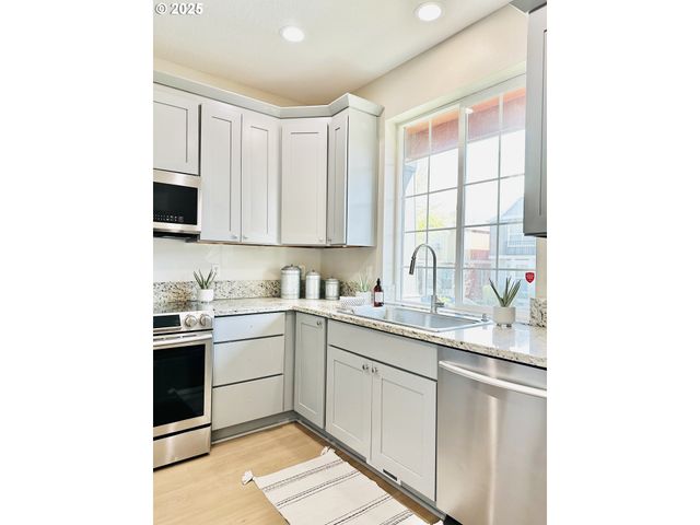 6105 Sw ZABACO Ter, Beaverton, OR 97078