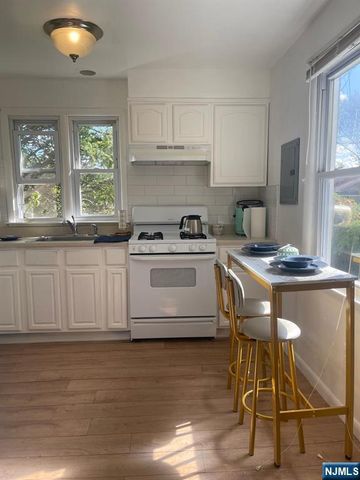 88 Fournier Crescent, Elmwood Park, NJ 07407