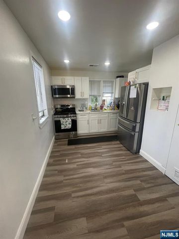 88 Fournier Crescent, Elmwood Park, NJ 07407