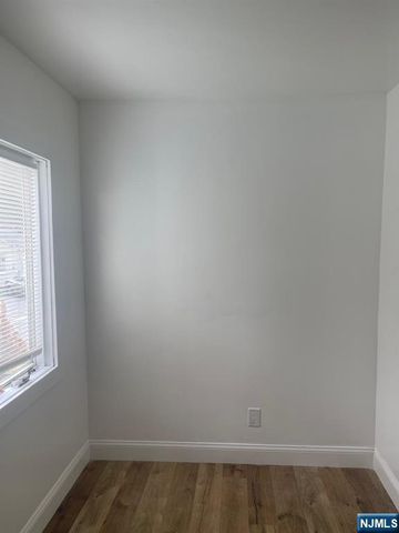 88 Fournier Crescent, Elmwood Park, NJ 07407