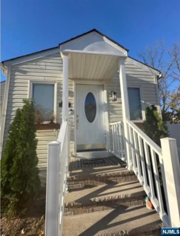 88 Fournier Crescent, Elmwood Park, NJ 07407