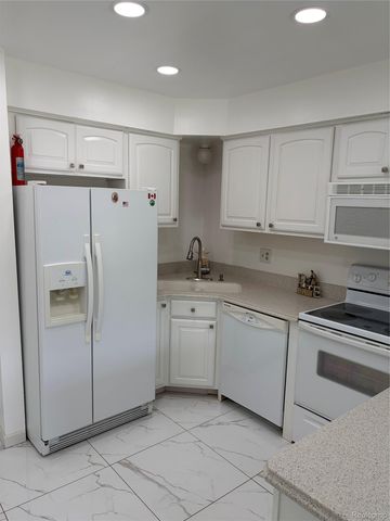 38763 Windmill Pointe N, Clinton Charter Township, MI 48038