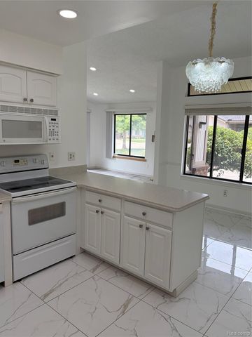 38763 Windmill Pointe N, Clinton Charter Township, MI 48038