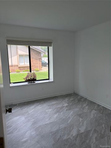 38763 Windmill Pointe N, Clinton Charter Township, MI 48038